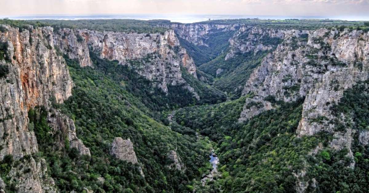 Imponente e incontaminata: � la Gravina di Laterza, il grande canyon pugliese